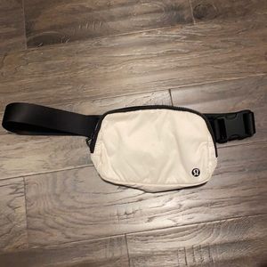 Lululemon Everywhere Belt Bag Opal/Black